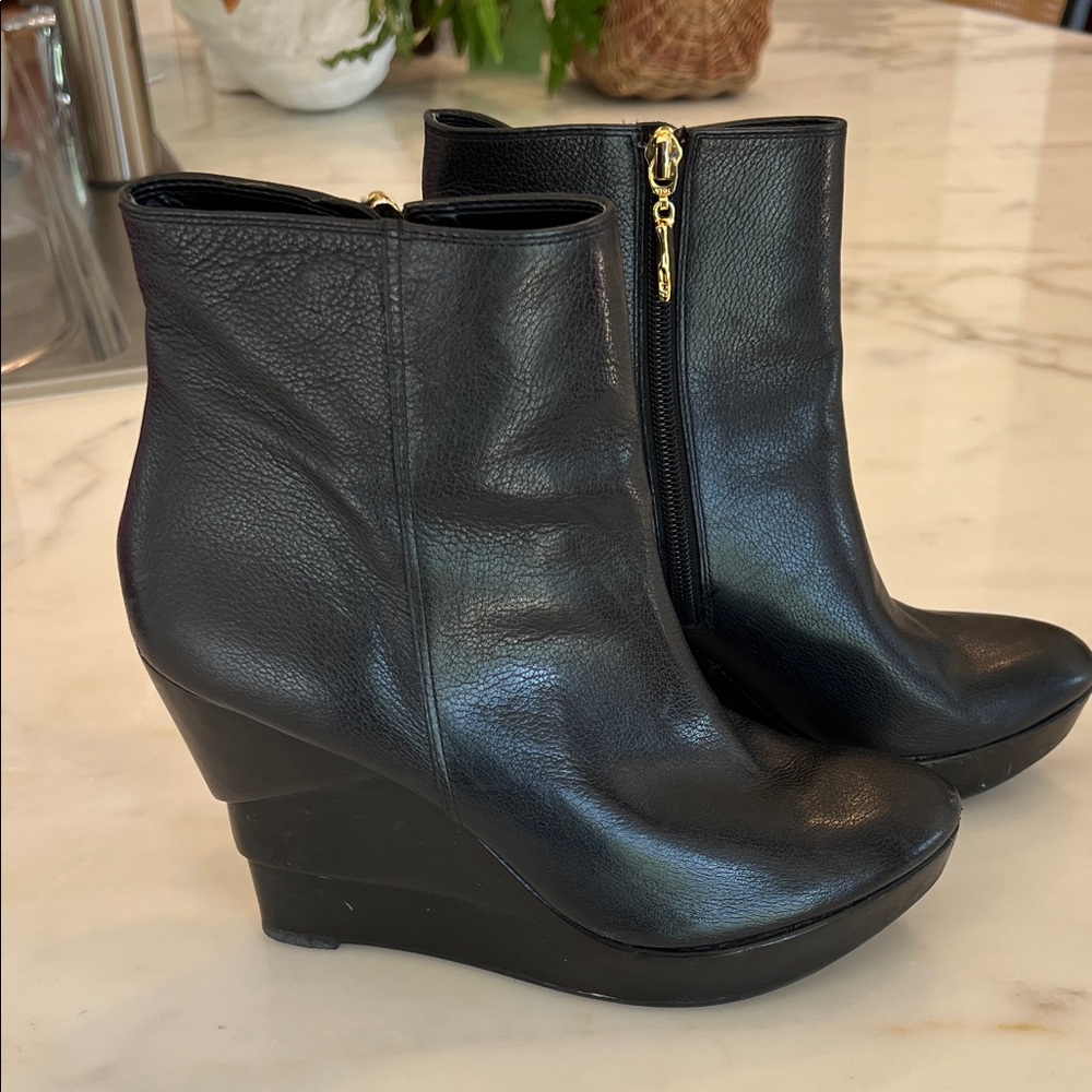Diane Von Furstenberg Black Leather Wedge Ankle Boots with Gold Zipper Pull